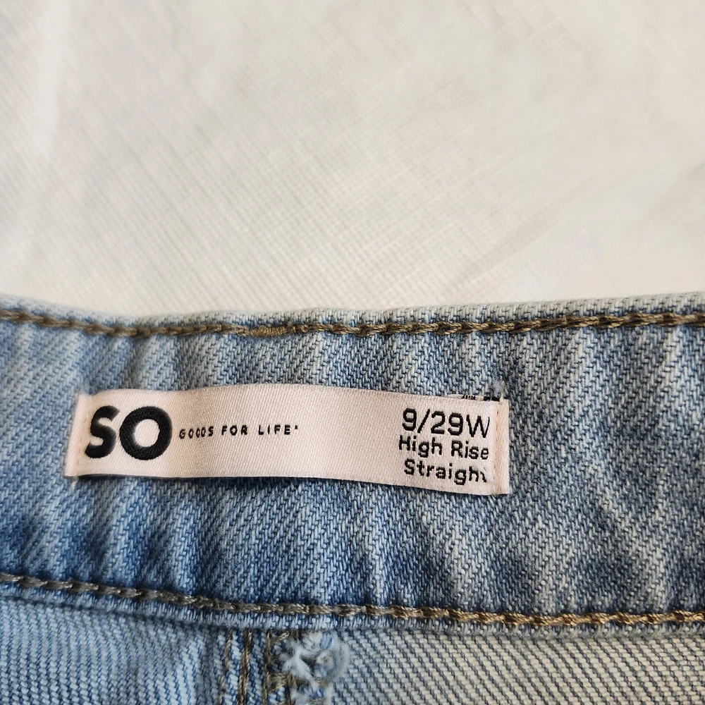 SO Women's Light Wash Ankle Jeans